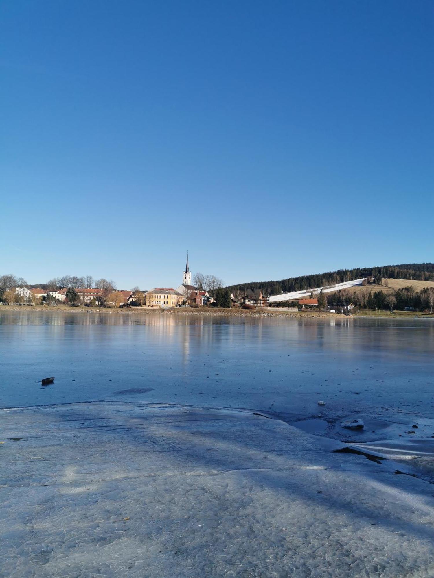 Apartman S Terasou A Vyhledem Na Jezero Lipno Kovarov  Екстериор снимка